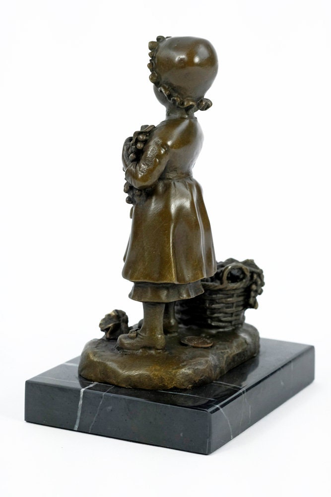 Bronze Sculpture of a Grape Harvest Young Girl Harvesting Grapes Bronze Statue Wine Lovers Gift Vineyard Art Wine Decoration French Decor