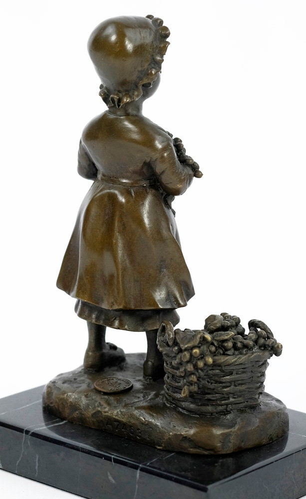 Bronze Sculpture of a Grape Harvest Young Girl Harvesting Grapes Bronze Statue Wine Lovers Gift Vineyard Art Wine Decoration French Decor