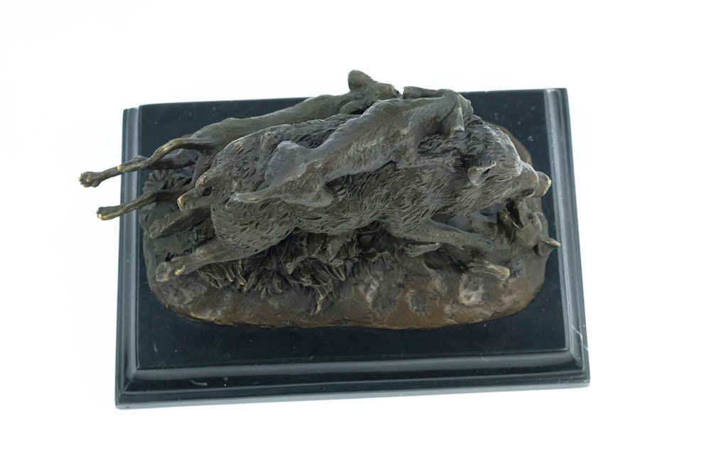 Bronze Wild Boar Statue Hounds Attacking Boar Sculpture Bronze Hunting Sculpture Hunting Decoration Animal Art Figurine Bronze Wild Boar