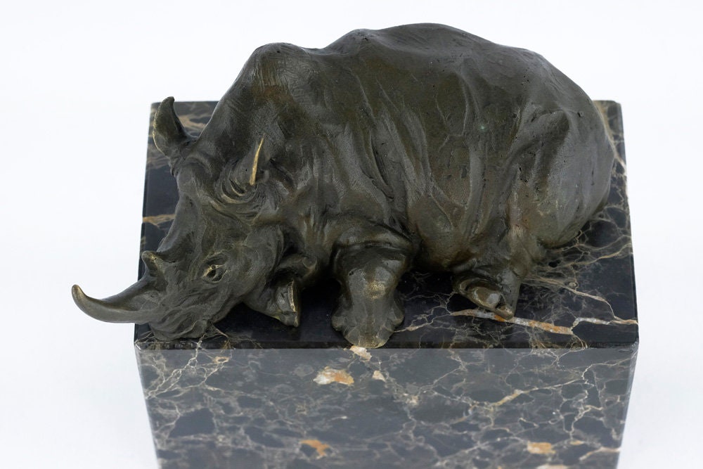 Bronze Rhino Sculpture Animal Art Figurine Lying Rhino Statue Bronze Wildlife Sculpture Rhinoceros Sculpture Rhino Decoration Rhino Art