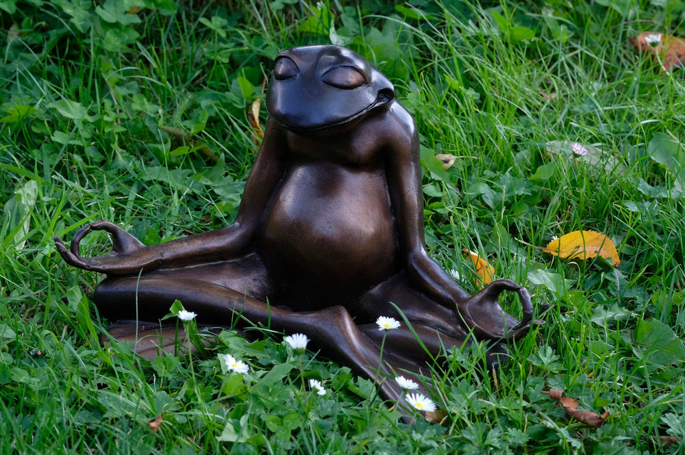 Bronze Sculpture of a Meditating Frog Outdoor Frog Sculpture Garden Decoration Frog Lovers Gift Bronze Frog Statue Yoga Sculpture Animal Art