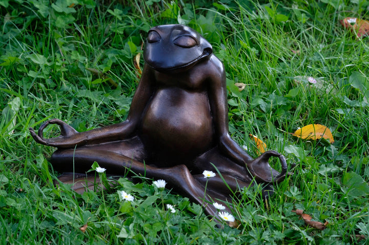 Bronze Sculpture of a Meditating Frog Outdoor Frog Sculpture Garden Decoration Frog Lovers Gift Bronze Frog Statue Yoga Sculpture Animal Art