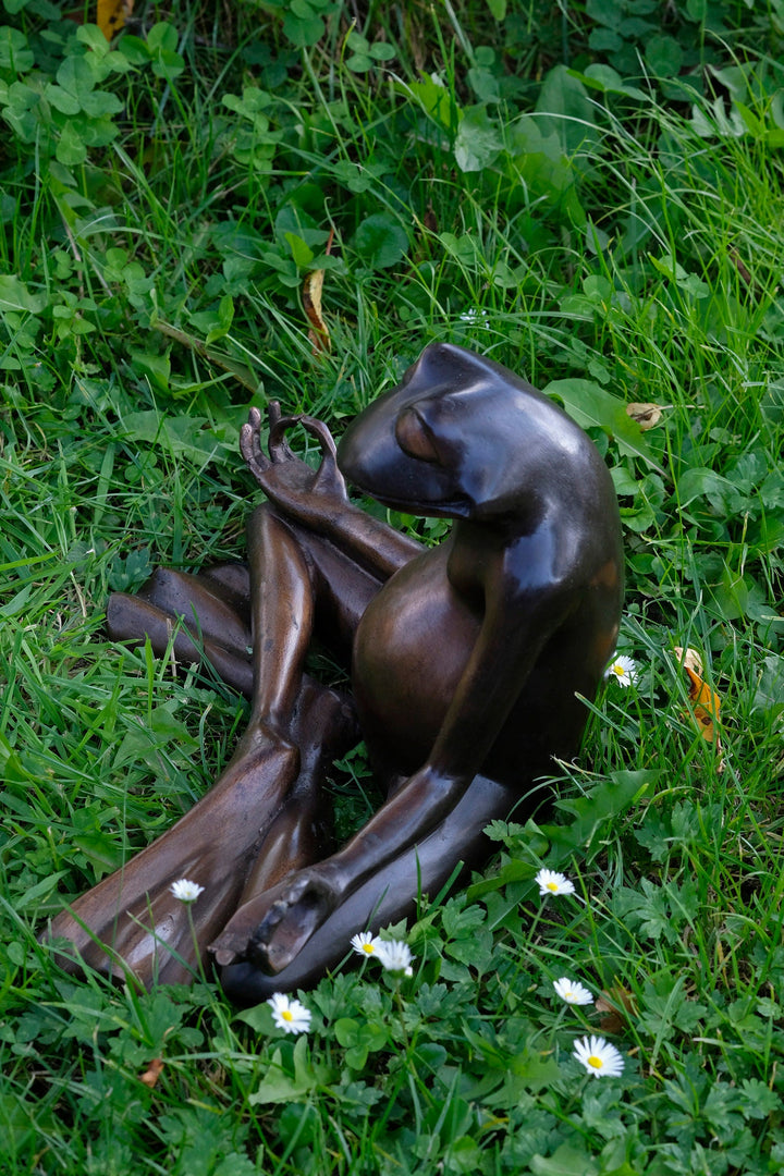 Bronze Sculpture of a Meditating Frog Outdoor Frog Sculpture Garden Decoration Frog Lovers Gift Bronze Frog Statue Yoga Sculpture Animal Art