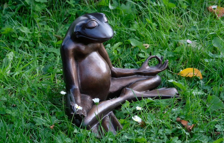 Bronze Sculpture of a Meditating Frog Outdoor Frog Sculpture Garden Decoration Frog Lovers Gift Bronze Frog Statue Yoga Sculpture Animal Art