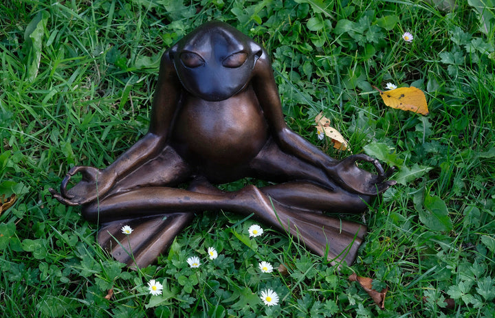 Bronze Sculpture of a Meditating Frog Outdoor Frog Sculpture Garden Decoration Frog Lovers Gift Bronze Frog Statue Yoga Sculpture Animal Art