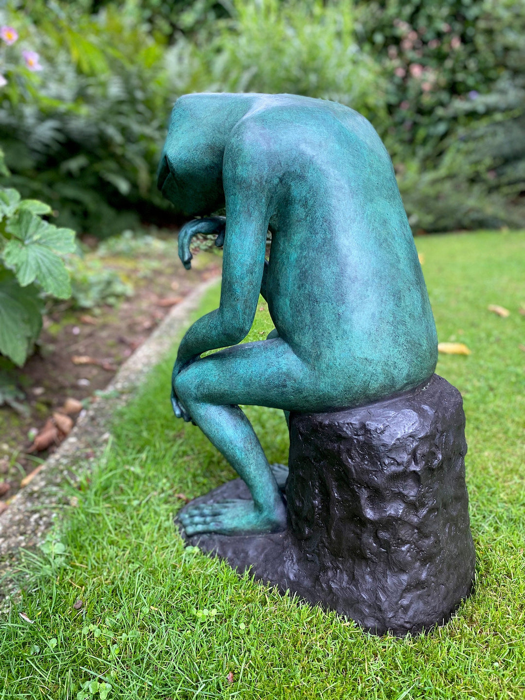 Large bronze sculpture of a contemplative frog, featuring vibrant patina and serene expression, perfect for home decor.